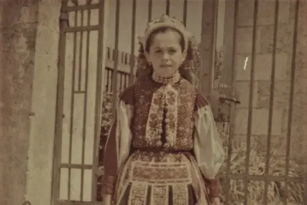 17.) Lány viseletben (Varga Katalin “Hangya”) Méra, 1961. október 13.