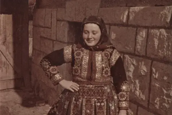 57.) Nő viseletben. Magyarvista, 1960-as évek