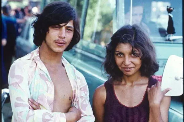 Cigány fiatalok a csatkai búcsúban, 1974.