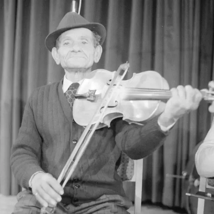 Mácsingó Sándor palatkai kontrás a Fonóban (1997)