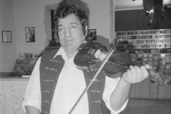 Sivák Lukáč váradkai prímás a Fonóban 2002.