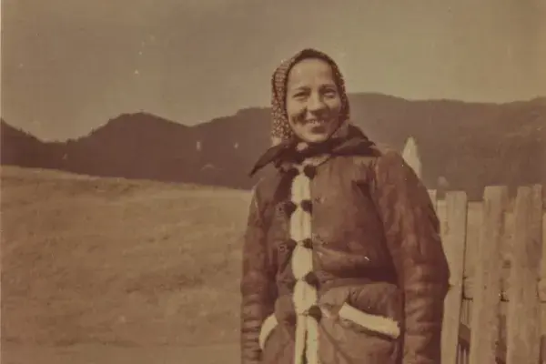 49.) Asszony viseletben. Gyimes, 1960-as évek