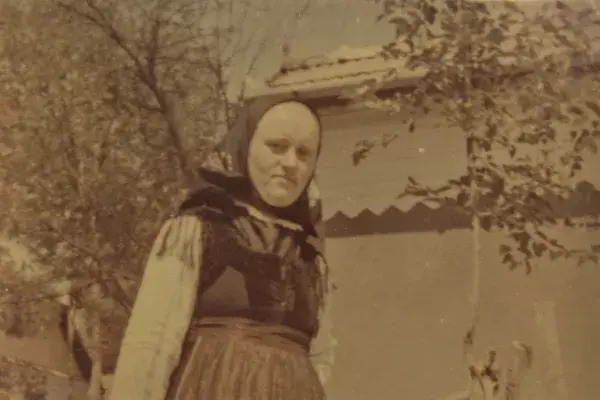 10.) Nő viseletben. Visa, 1960-as évek