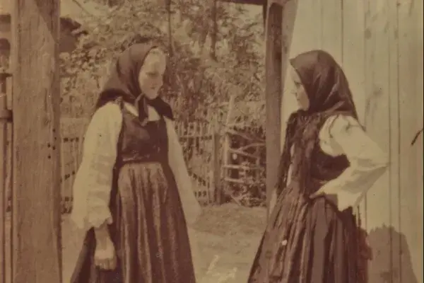 7.) Két nő viseletben. Visa, 1960-as évek