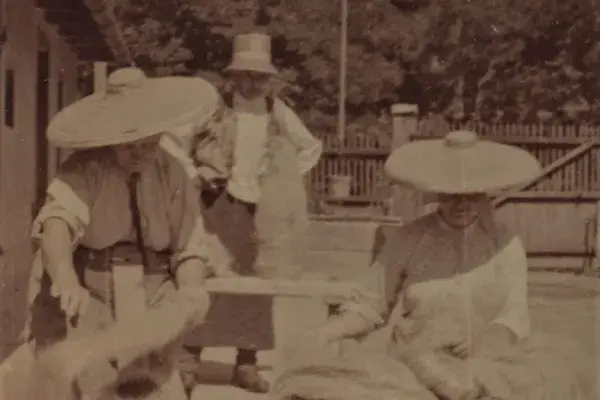 51.) Asszonyok munka közben nyári munkaviseletben. Magyarvista, 1960-as évek