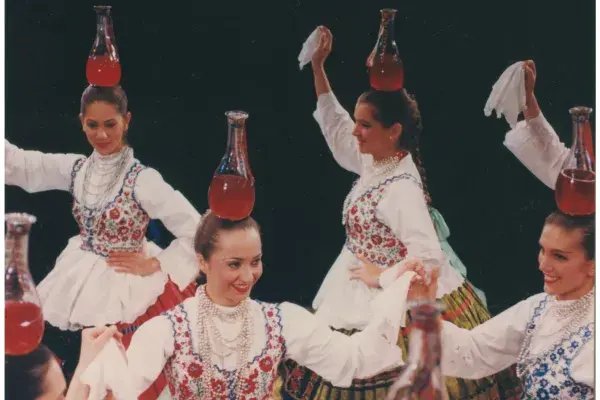 Timár Sándor: Tolnai üvegestánc, 1990