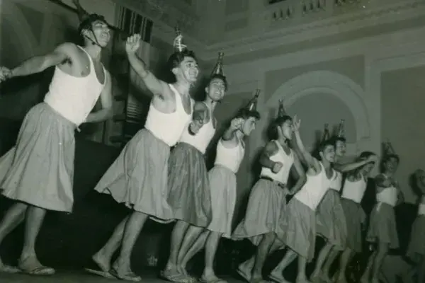 Üvegestánc paródia, 1953
