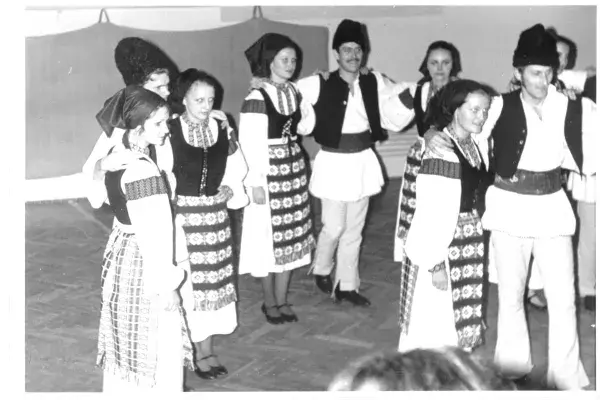 A VDSZ Bartók Béla Táncegyüttes, Nyilvános főpróba; Haidau; Pali Ildikó, Szokol Ildikó, Pali Erika, Altorjai István, Pál Zsuzsanna, Lázár Katalin, Sági Csaba, Toldy Fernc Gimnázium, 1970-es évek (HH_THA_FO_000609_01)