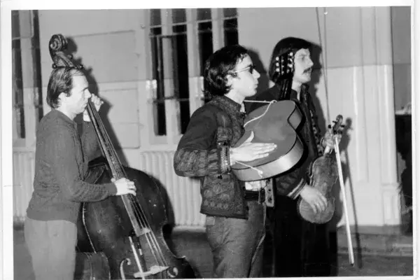 A VDSZ Bartók Béla Táncegyüttes, Nyilvános főpróba; Virágvölgyi Béla, Sebő Ferenc, Halmos Béla, Toldy Fernc Gimnázium, 1970-es évek (HH_THA_FO_000614_01)
