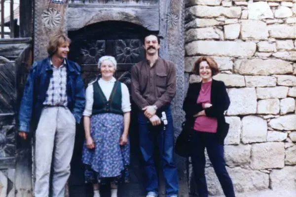 A Beyond the Forest című film forgatásán. Tőtszegi András 'Cucus', Szerdahelyi Balázs, Rónay Eszter, Méra, Románia, 1990 (HH_THA_FO_003574_01).JPG