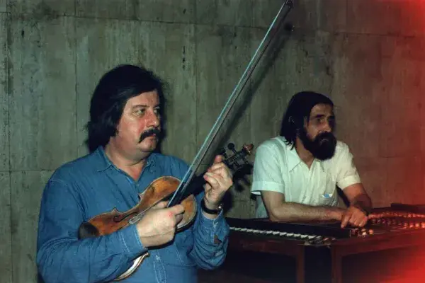 Kalamajka Táncház, Halmos Béla és Petrovics Tamás, Molnár utca (HH_THA_FO_000457_01).JPG