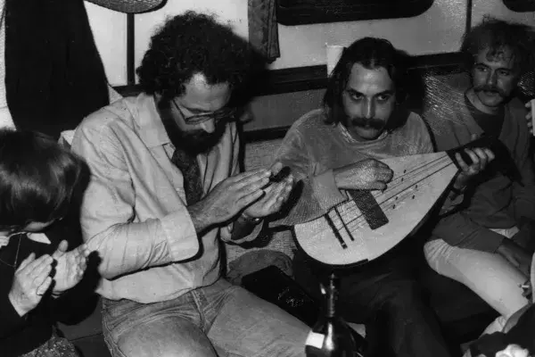 Kobzos Kiss Tamás kobozon játszik, 1970-es évek (HH_THA_FO_002706_01)_0.JPG