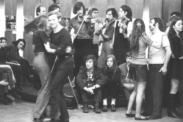 Táncház az FMH-ban, Sebő együttes és a táncosok, 1978 (HH_THA_FO_001730_01).JPG