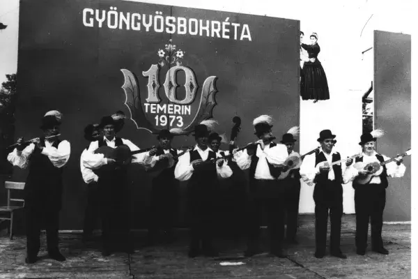  Temerini "Tizesbanda" a Gyöngyösbokréta 10. találkozóján, Temerin, 1973 (HH_THA_FO_000516_01)