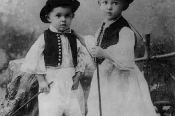 1896-ban öccsével, Györggyel