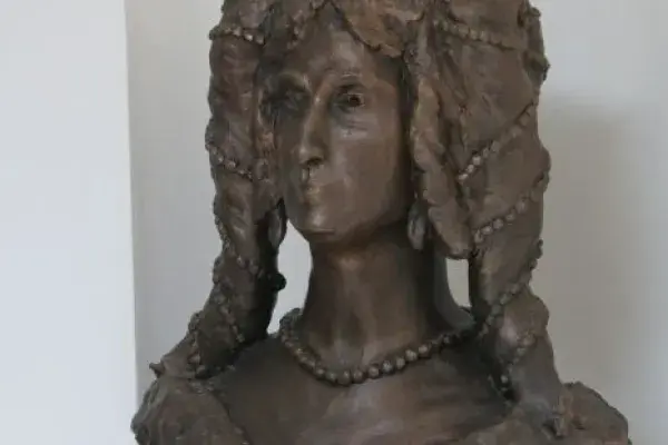 Zrínyi Ilona szobra a beregszászi főiskolán (Berek Lajos adománya)