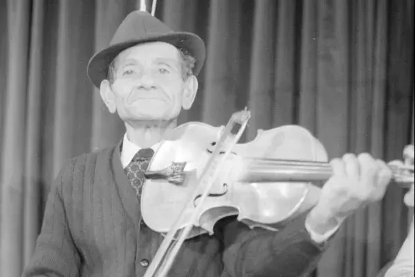 Mácsingó Sándor palatkai kontrás a Fonóban (1997)