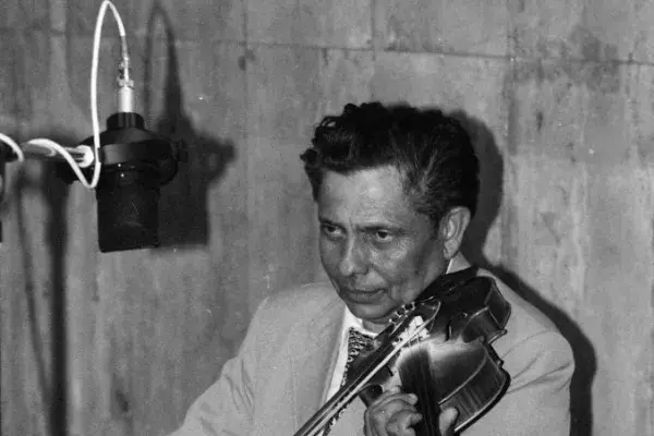 Csiszár Aladár magyarpéterlaki prímás (1990)