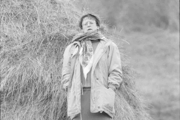 Szalay Olga a Zenetudományi Intézet torockói kirándulásán (1997)