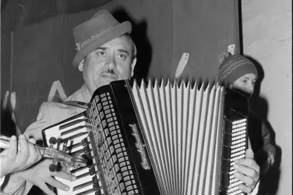 "Árus" Béla mérai harmónikás 1989.