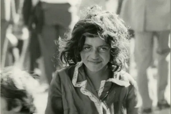 Cigánylány a csatkai búcsúban, 1974.