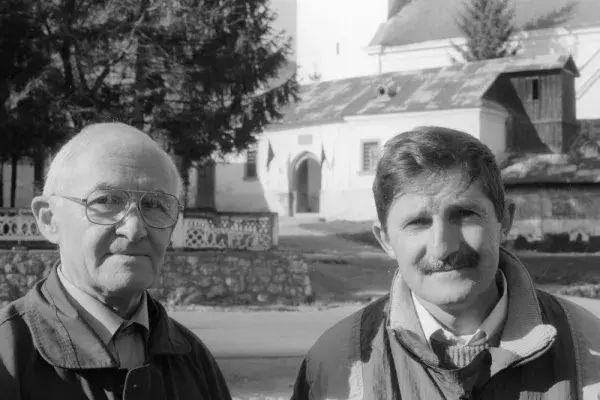 Almási István, Pozsony Ferenc a torockói templom előtt 1997.