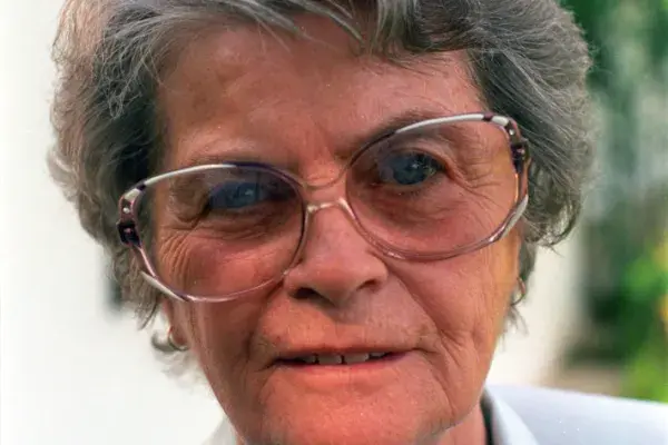 Joli néni születésnapi köszöntésén, Vértesacsa 1998.