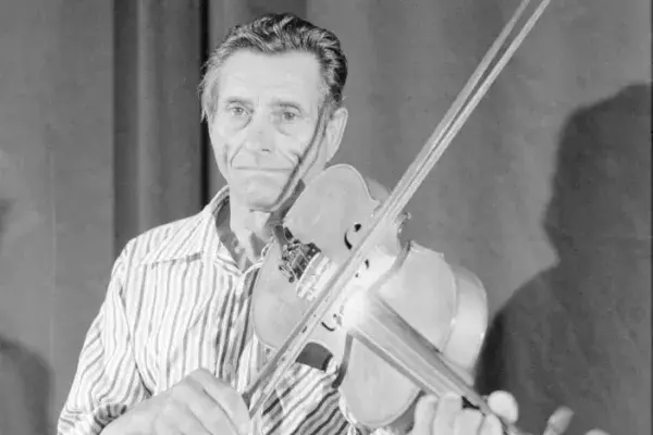 Rostaş Ioan "Gârla" kontrás a Fonó Budai Zeneházban 1998.