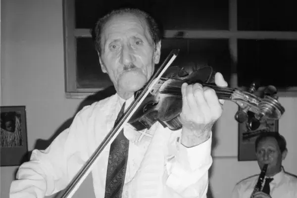 Fekecs János "Vínyai" garamszőlős prímás Fonó Budai Zeneház 2000.