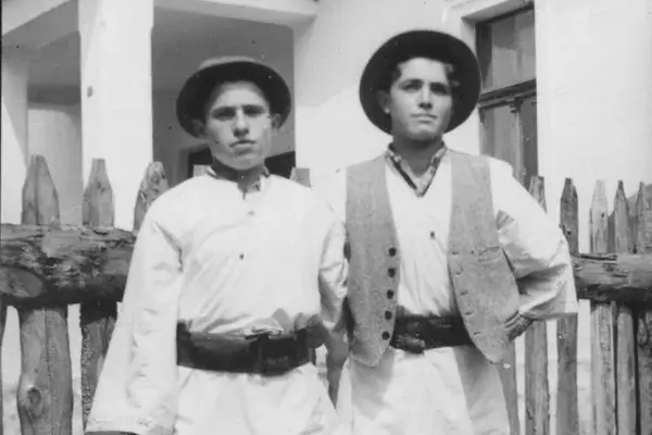 27.) Legények. Gyimes, 1960-as évek