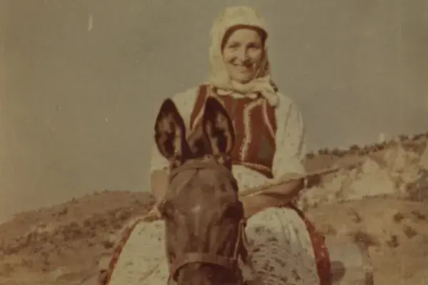 32.) Tötszegi Károlyné Kozma Anna "Nuki" szamárháton. Méra, 1960-as évek