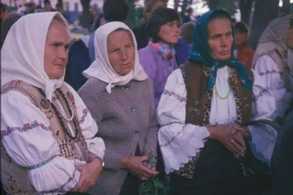 88.) Imádkozó asszonyok. Gyimes, 1970-80-as évek