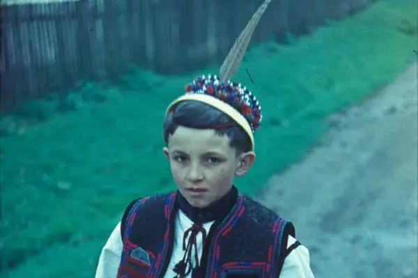 1.) Kisfiú viseletben. Avas, 1970-80-as évek