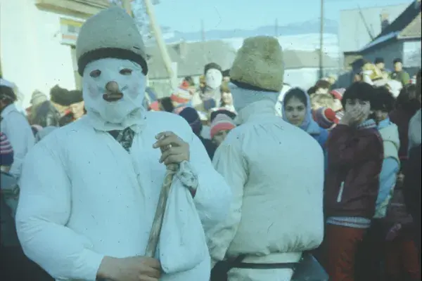 10.) Hamubotosok farsangtemetésen. Csíkszentdomokos, 1988. január 31.