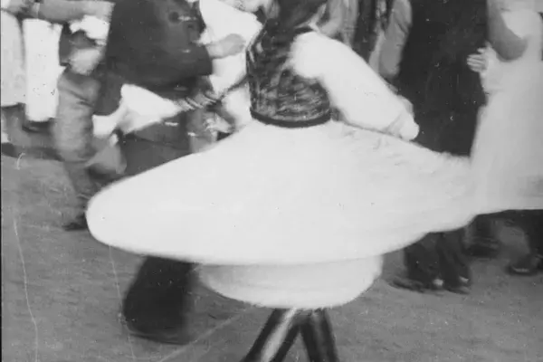 14.) Nő tánc közben - Kallós Zoltán, Andrásfalvy Bertalan megrendezett filmfelvétele, gyűjtése. Mezőkeszü, 1963.október 02. 