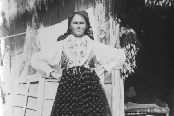 31.) Asszony viseletben. Mezőkeszü, 1960-as évek