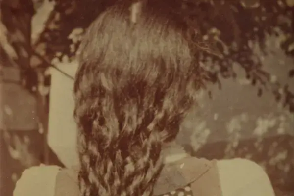 28.) Leány hajfonata. Mezőkeszü, 1960-as évek