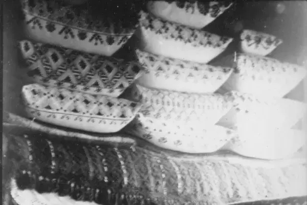 46.) Tisztaszoba, vetett ággyal. Mezőkeszü, 1960-as évek
