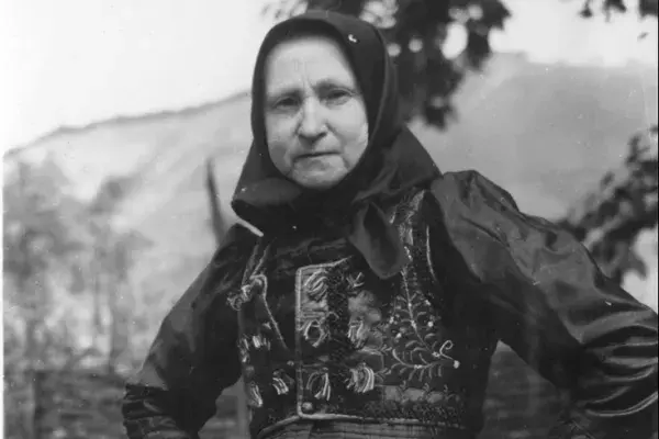 45.) Asszony viseletben. Mezőkeszü, 1960-as évek