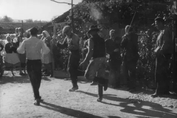2.) Férfiak tánca, táncfilmezés: Szőnyi Ferenc, Kallós György "Duka", Lőrinc Károly (Kolbász Béla hegedű, Czankó Károly kontra). Válaszút, 1961. október 12.