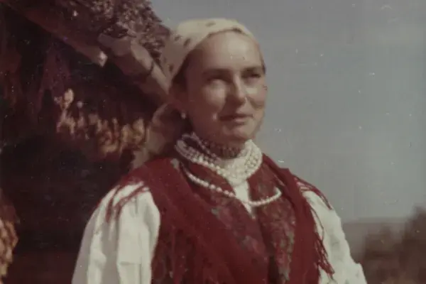 39.) Asszony mezőkeszüi  viseletben. Mezőkeszü, 1960-as évek 
