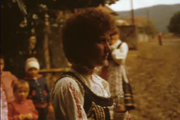 97.) Kis Anna üveggel a kezében. Visa, 1987. augusztus 01.