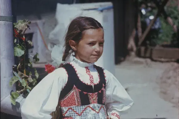 118.) Kislány. Mezőség, 1980-as évek
