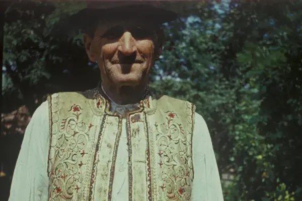 88.) Idős férfi bőrmellényben. Mezőkeszü, 1970-80-as évek