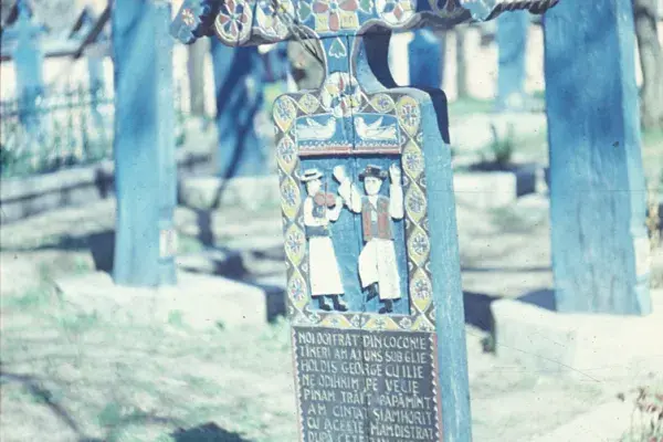 Faragott, színes sírkereszt, 1980-as évek