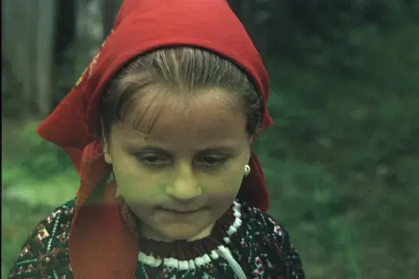 Kislány román viseletben, 1980-as évek