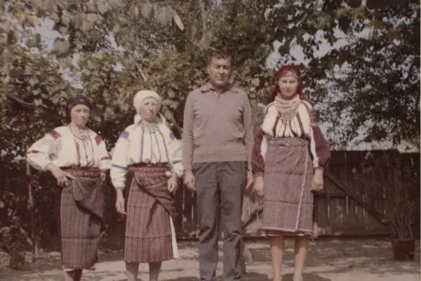 4.) Kallós Zoltán moldvai adatközlőkkel (Kormány Marika, Kormány Erzsébet, Schiopu Katalin) Lészped, 1970-80-as évek