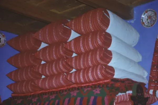 6.) Tisztaszoba, rakott ágy. Szék, 1960-as évek