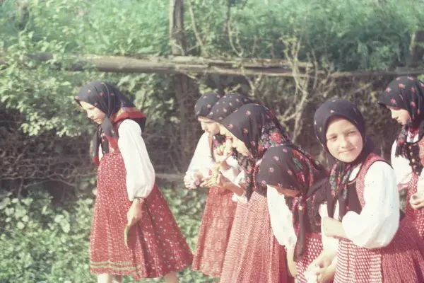 7.) Iskolás lányok. Szék, 1960-as évek